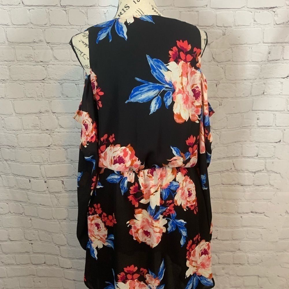 Charles Henry / Cold Shoulder Dress / Size medium - Picture 6 of 9